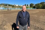 Na Chrenovej finišujú s prípravami nového ihriska, v ére predsedu Petra Baráta (na fotke) do infraštruktúry investovala už stotisíc eur.