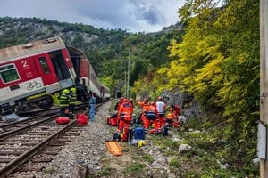 Zrážka vlakov: Pri Jablonove nad Turňou sa zrazili dva oproti idúce rýchliky
