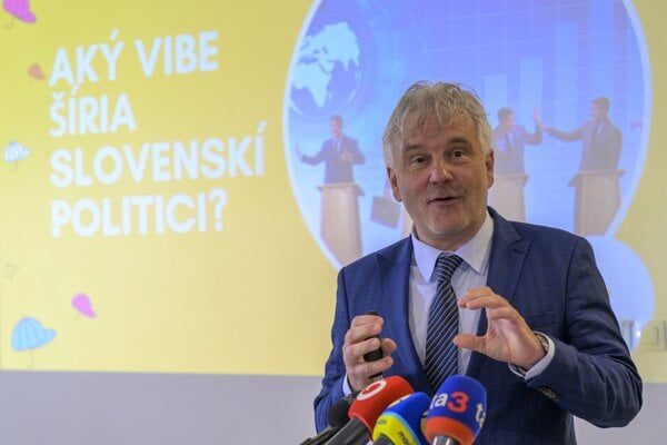 Komisár pre deti Jozef Mikloško.