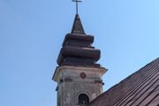 Kostol v Rudníku zatvorili. Krov na veži je v havarijnom stave.
