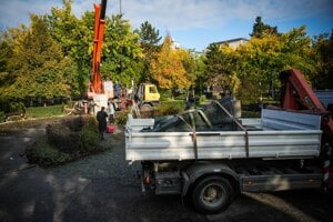Hlavné mesto odstránilo z Námestia slobody pomník komunistu Mareka Čulena