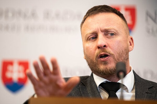 Splnomocnenec vlády Peter Kotlár.