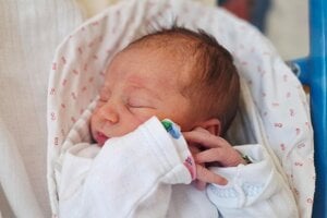 Michaela Fabušová (2960 g, 46 cm) sa narodila 10.10.2025 Kristíne a Michalovi z Dubnice nad Váhom. Tešia sa na ňu bratia Matej a Dominik.