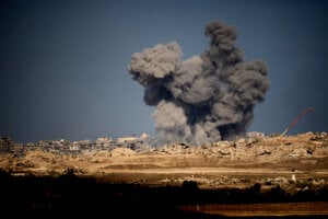 Izrael bombardoval Pásmo Gazy aj napriek prímeriu.