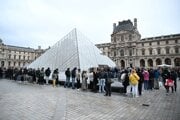 Parížska múzeum Louvre.
