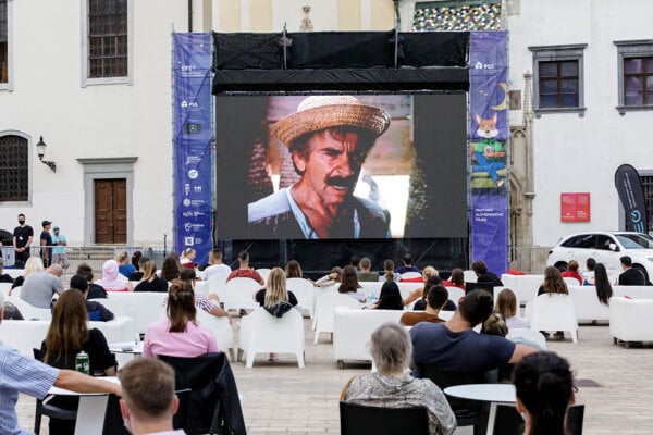 Premietanie Jakubiskovej Tisícročnej včely v kine Pod hviezdami.