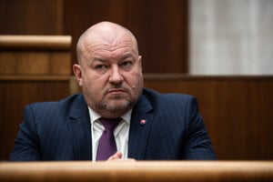 Huliak vyhral, parlament odklepol štátne kasína. Tipos však môžu zaraziť samosprávy