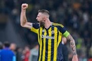 Slovenský obranca Milan Škriniar ako kapitán Fenerbahce Istanbul.