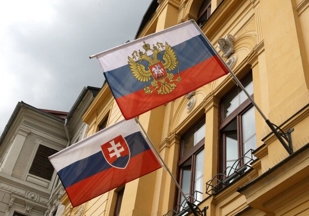 Takto sa dnes vyzdobil úrad Banskobystrického samosprávneho kraja.