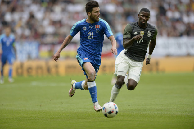 23-ročný berlínsky rodák Rüdiger nastúpil v základnej zostave aj proti Slovákom.