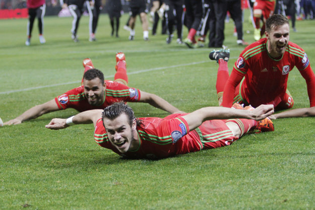 Takto sa futbalisti Walesu tešili z postupu na EURO.