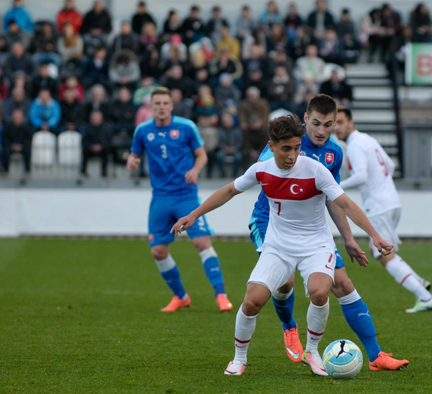 Emre Mor.
