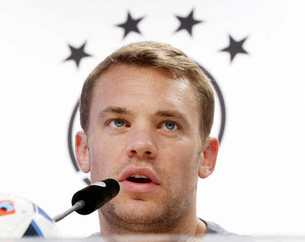 Skúsený brankár Neuer bude kapitánom tímu na šampionáte.