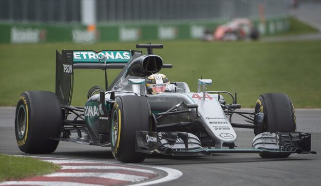 Lewis Hamilton v Kanade dominoval.