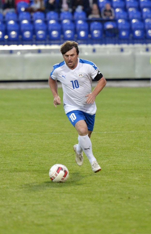 Techniku a futbalový kumšt nestratil Ľubomír Moravčík ani po skončení aktívnej kariéry.