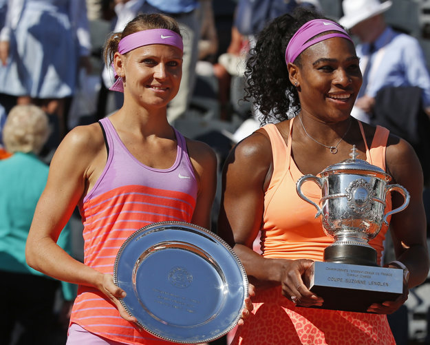 Vlani Šafářová (vľavo) neuspela vo finále Roland Garros.