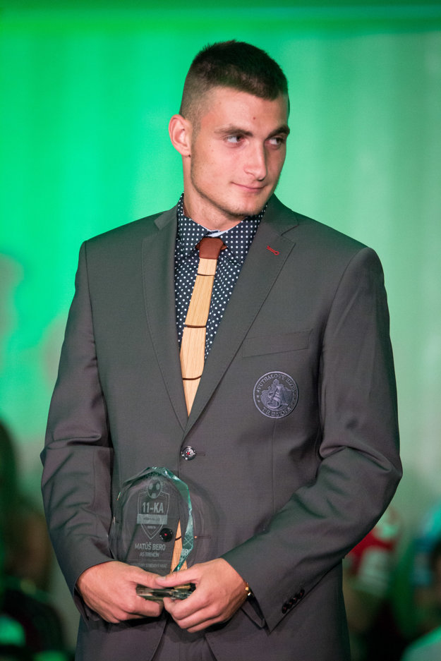 Matúš Bero si prevzal cenu pre najlepšieho ofenzívneho hráča Fortuna ligy 2015/2016.