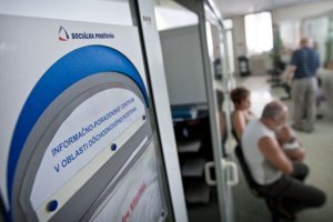 Už v najbližších dňoch by mala Sociálna poisťovňa posielať ďalšie listy o dôchodkoch. Čas má do 15. júna, kedy sa druhý pilier zatvára.