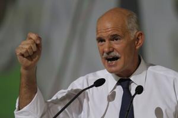 Grécky premiér Geórgios Papandréou sa prostredníctvom škrtov snaží krajinu postaviť na nohy.
