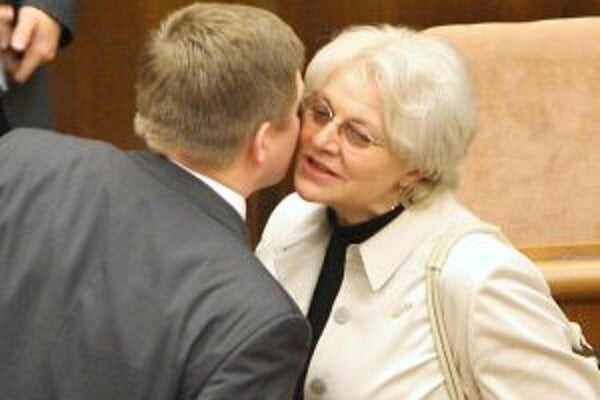 Premiér Robert Fico a exministerka práce Viera Tomanová. Archívna snímka.