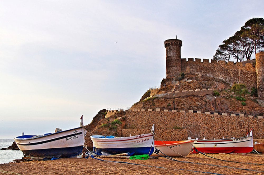 Pláž v Tossa de Mar na španielskom Costa Brava.