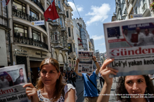 Istanbulský súd zakázal denník Özgür Gündem pre údajné šírenie teroristickej propagandy.