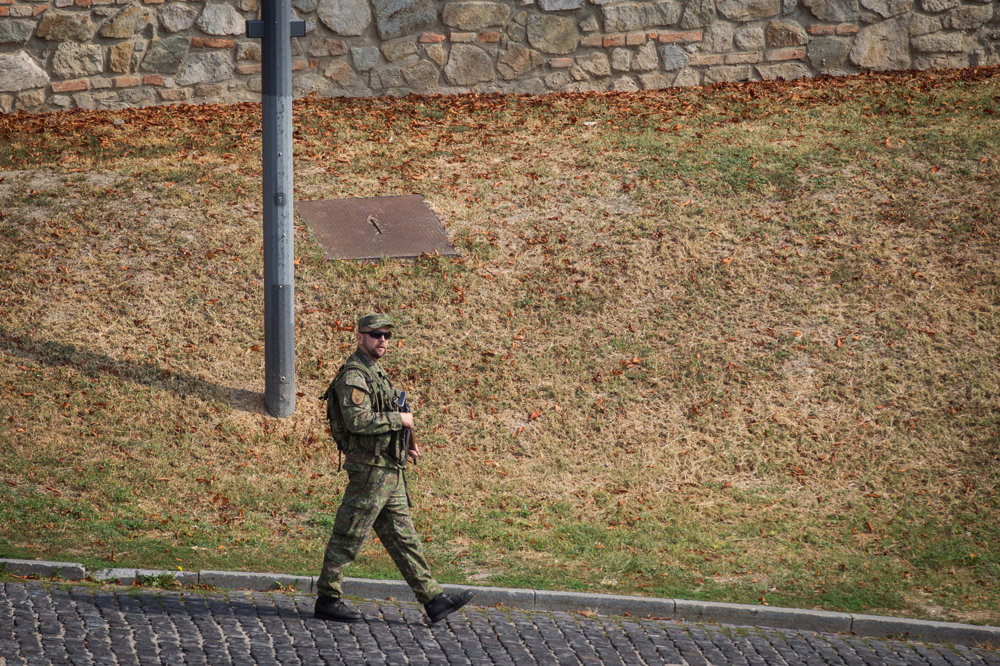 Polícia v uliciach Bratislavy počas summitu EÚ.