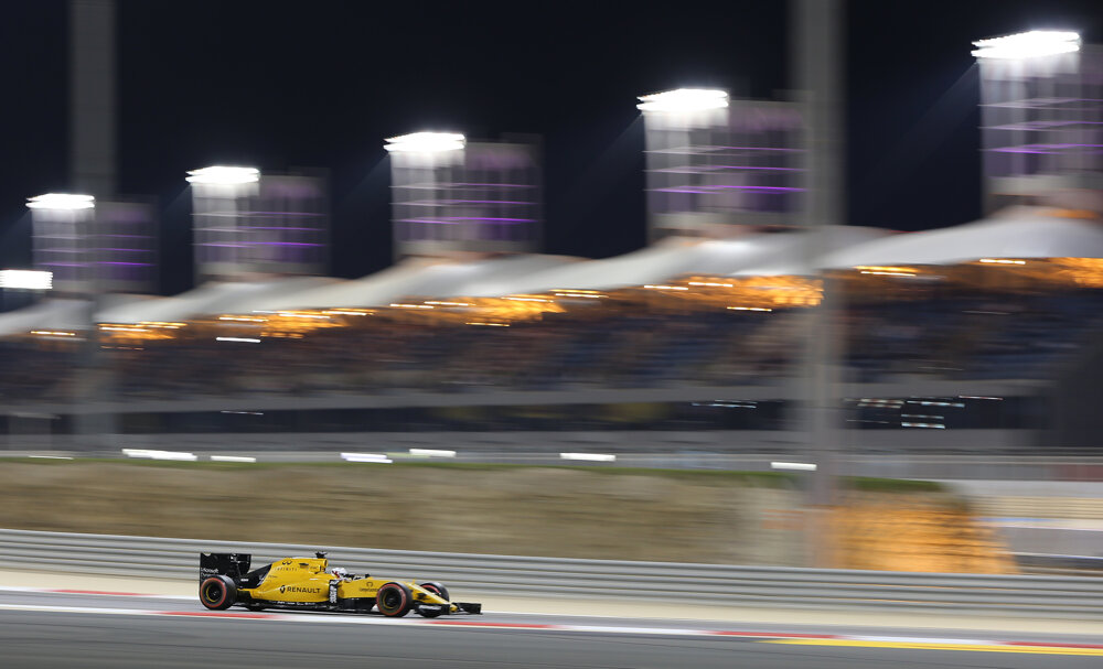 Kevin Magnussen z Renaultu počas veľkej ceny v Bahrajne.