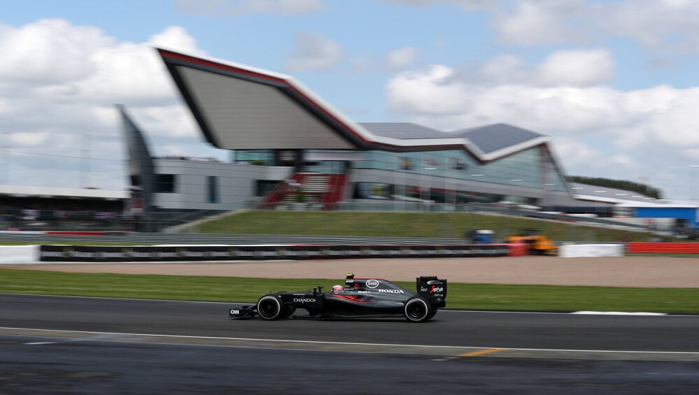 Jenson Button na domácej pôde, britskom okruhu Silverstone.