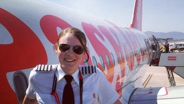 Kate McWilliamsová, najmladšia kapitánka letky Easyjet (nar. 1990)