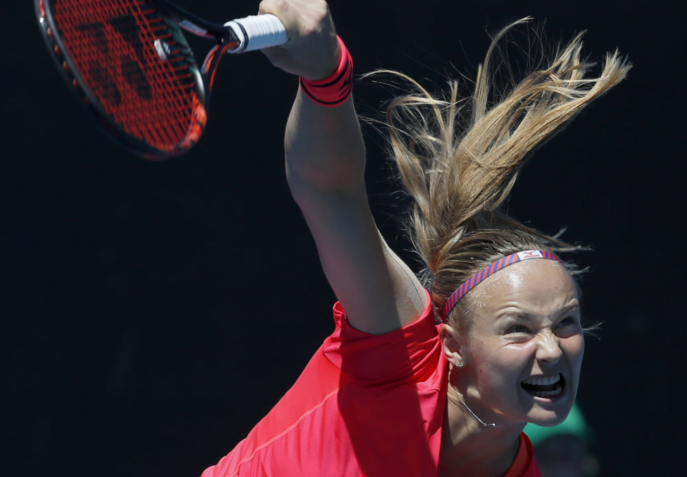 Slovenská tenistka Rebecca Šramková proti Číňanke Jing-Jing Duan v 1. kole ženskej dvojhry na úvodnom granslamovom turnaji sezóny Autralian Open v Melbourne.