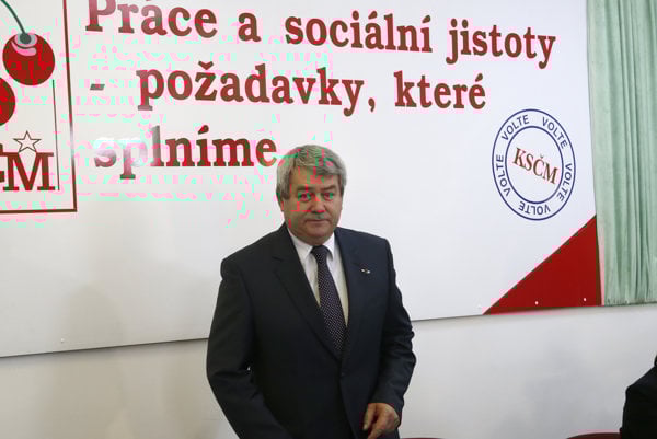 Predseda českých komunistov ustál návrh na odvolanie