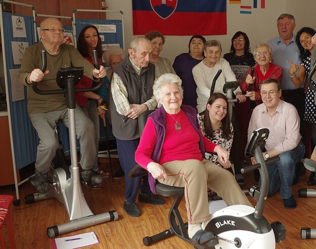 V domove seniorov zavládol nádherný športový ošiaľ.  (zdroj: BERKO)