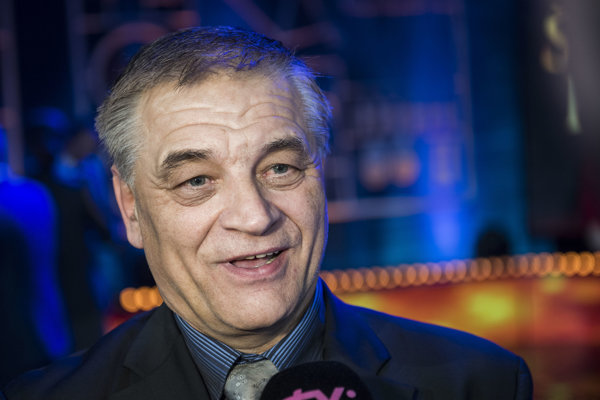 Jozef Pribilinec si prevzal ocenenie Športová legenda počas slávnostného vyhlásenia ankety Športovec roka 2017.