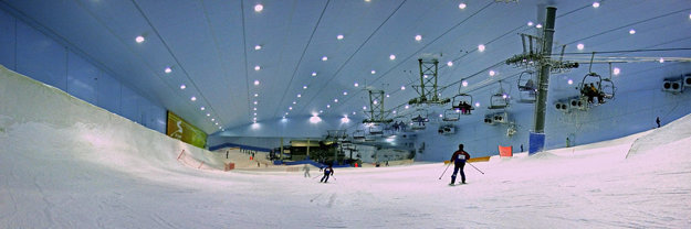 Ski Dubai (zdroj: By Filipe Fortes from New York, United States (Ski Dubai) [CC BY-SA 2.0 (https://creativecommons.org/licenses/by-sa/2.0)], via Wikimedia Commons)