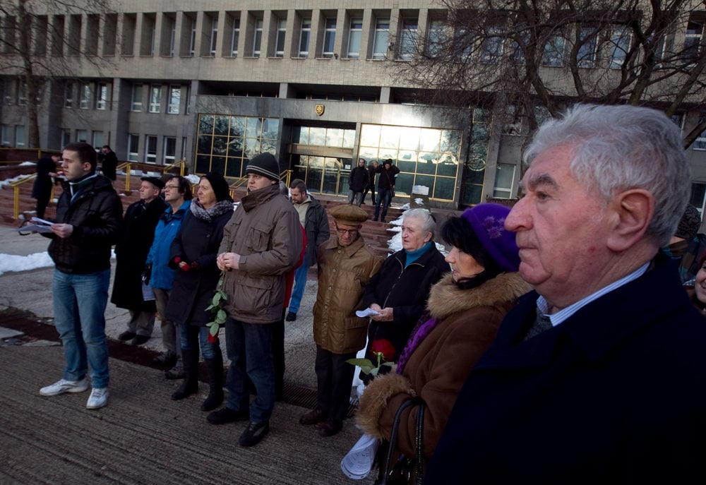 Anton Srholec počas tichého protestného pochodu proti prepúšťaniu v ÚPN v roku 2012.