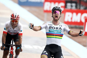 Peter Sagan víťazí na Paríž - Roubaix 2018.