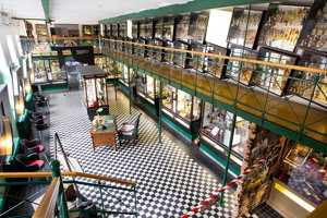 V múzeu likérky Zwack je aj obrovská zbierka miniatúrnych fľaštičiek alkoholu. 