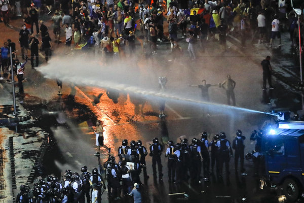 Rumunsko vyšetruje smrť muža, ktorý utrpel zranenia na proteste
