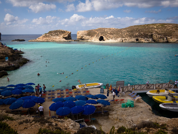Typická chránená zátoka, Malta.
