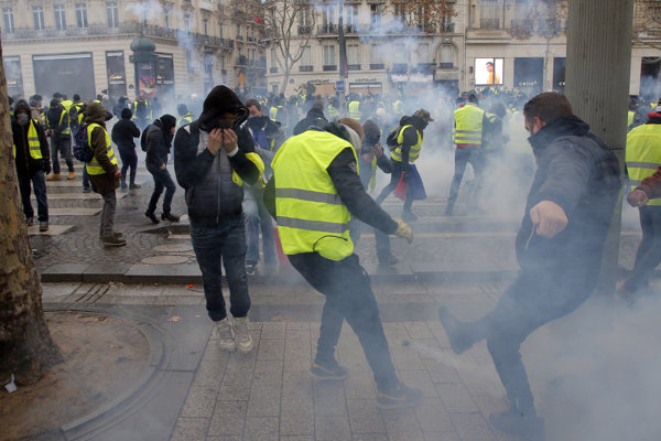 Francúzi sa pripravujú na ďalšie kolo protestov žltých viest, múzeá budú zatvorené