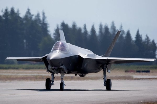 Holandsko chce zvýšiť výdavky na obranu, nakúpi stíhačky F-35