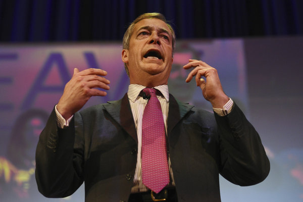 Farage po odklade brexitu hovorí o medzinárodnom ponížení Británie