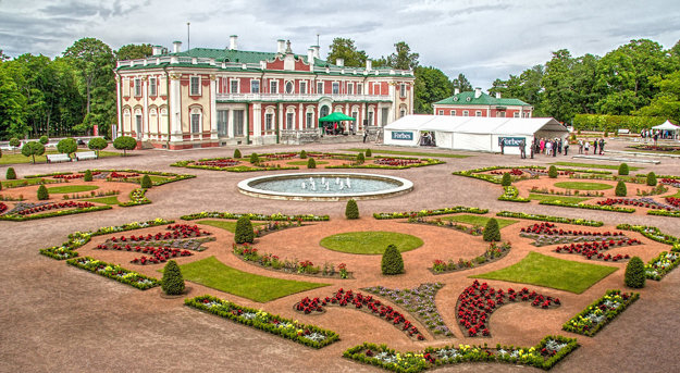 Kadriorgský park s Prezidentským palácom.