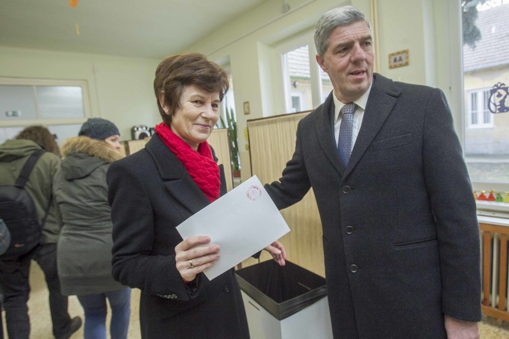 Béla Bugár odvolil aj s manželkou v Špeciálnej základnej škole v Šamoríne.