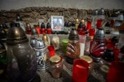 Vražda mladého futbalistu Štefana vyvolala v Dobšinej nevyslovené napätie medzi Rómami a Nerómami.