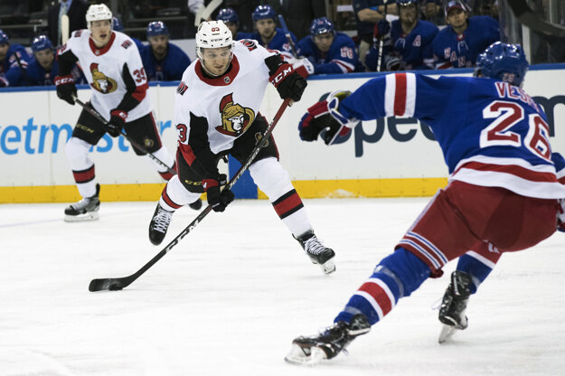 Christián Jaroš (vľavo) v drese Ottawa Senators.