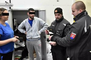 Cudzinecká polícia si posvietila na nelegálnu prácu cudzincov.