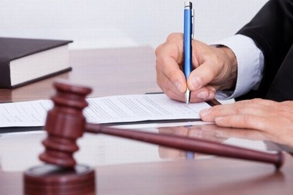 Mladého extrémistu odsúdili na štyri roky za status o princovi Harrym