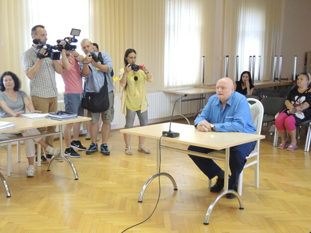 Milan Juhász pred súdom v Trenčíne v roku 2019.